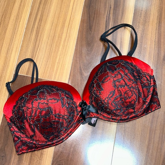 34D Victoria’s Secret very sexy red lace multiway strapless bra